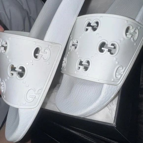 Gucci White Cartoon Print Sandals Rubber GG - Picture 6 of 6